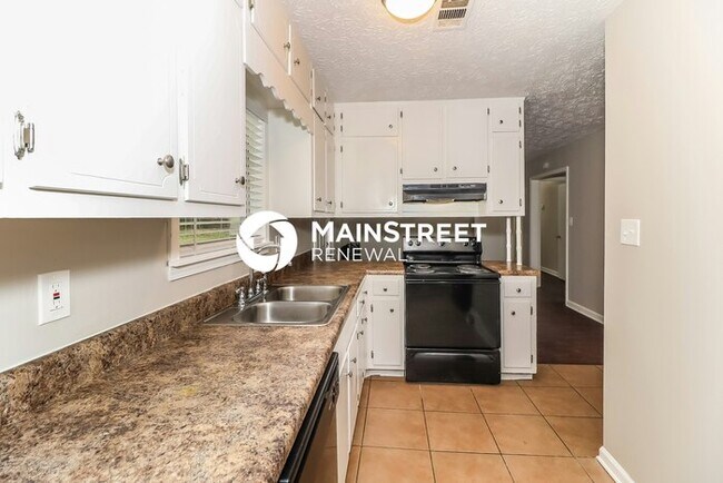 Photo - 3 Bedroom Pet-Friendly Home in Lithonia, GA with Main Street Renewal