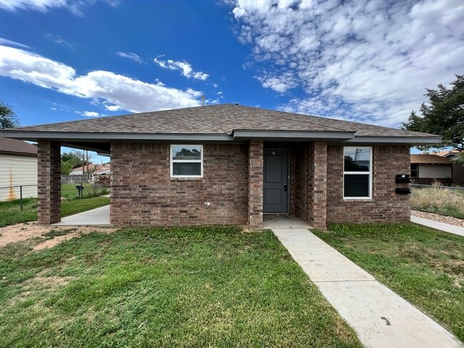 Front - 1210 2nd Ave Unit B