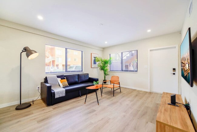 Photo - 700 SW 11th Ave Unidad FL1-ID1022474P