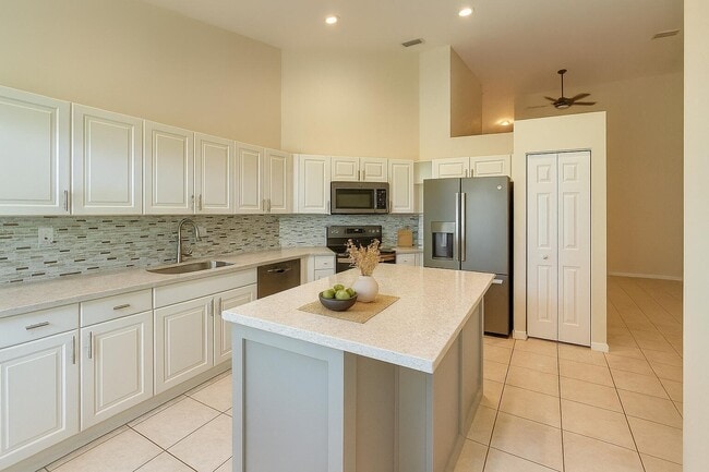 Photo - 2400 E Aragon Blvd