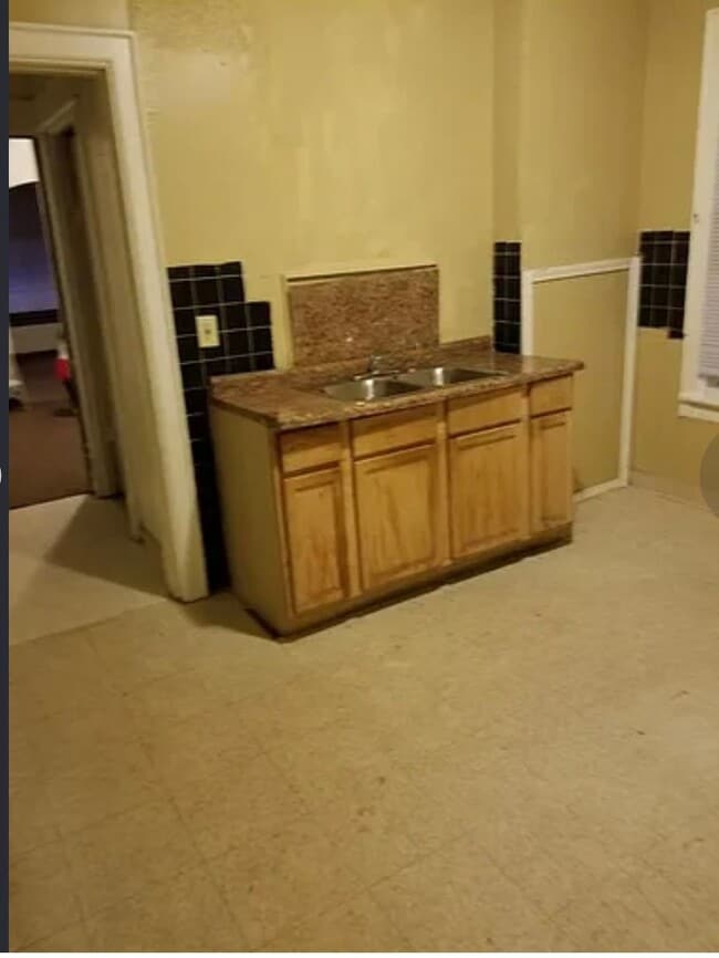 Building Photo - 2413 N 24th Pl Unit Lower