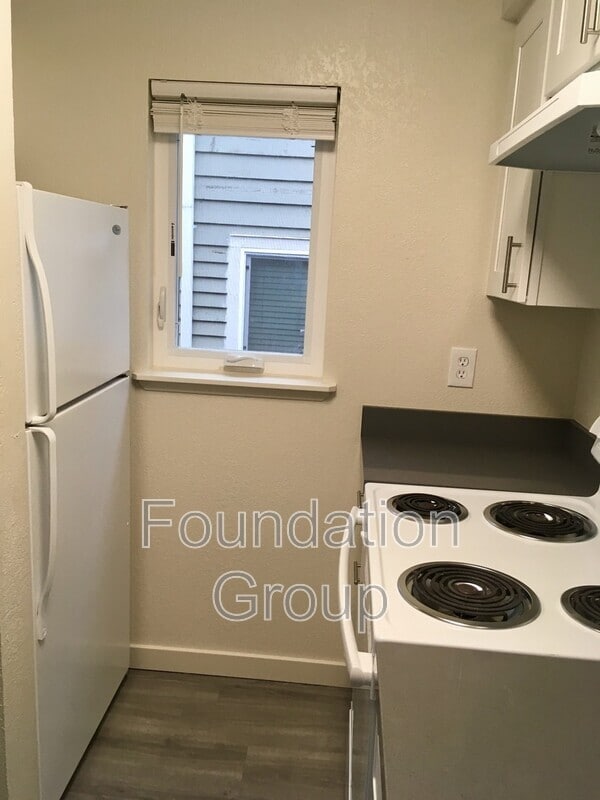 Photo - 916 N 104th St