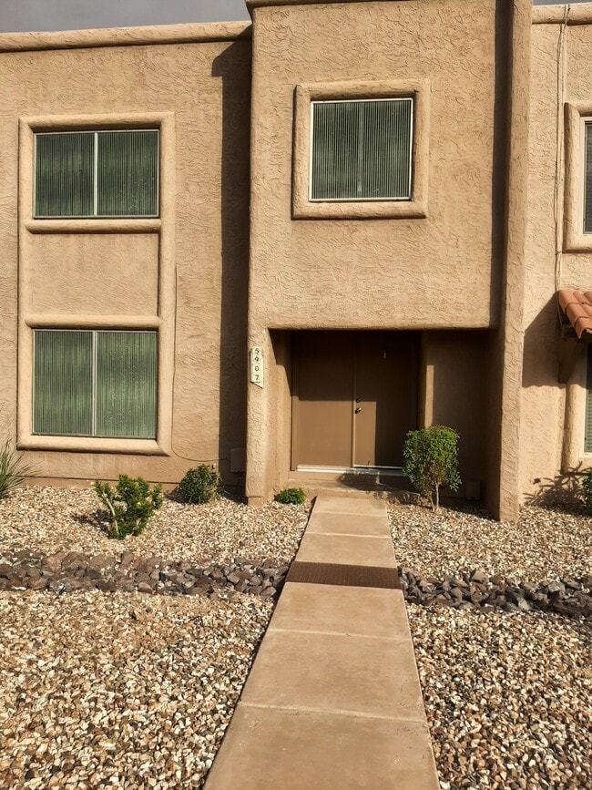 Building Photo - 5907 N 83rd St Rental
