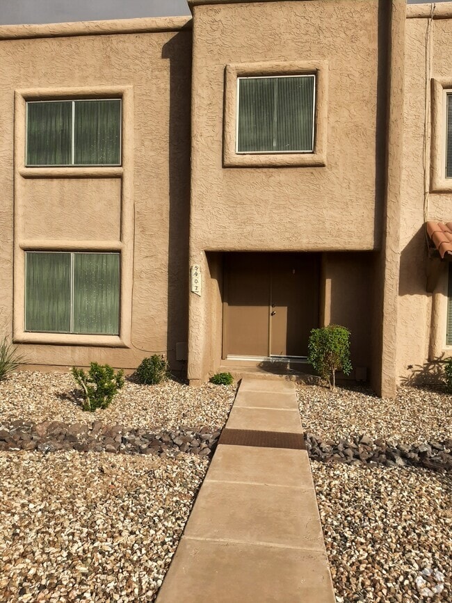 Building Photo - 5907 N 83rd St Rental
