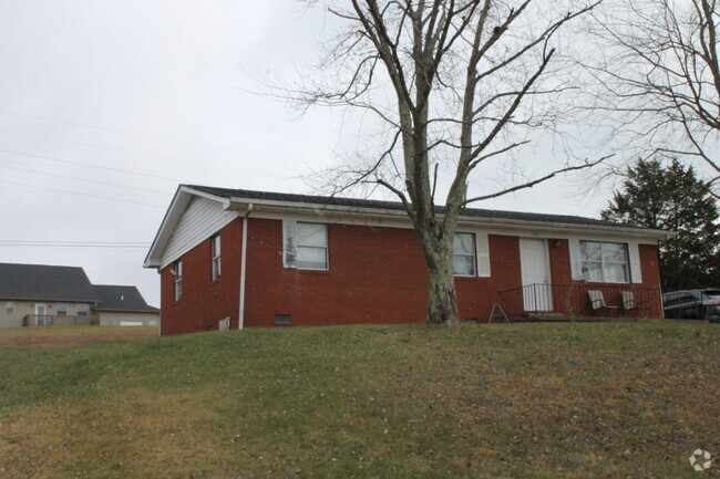 Building Photo - 106 Spring St N Rental