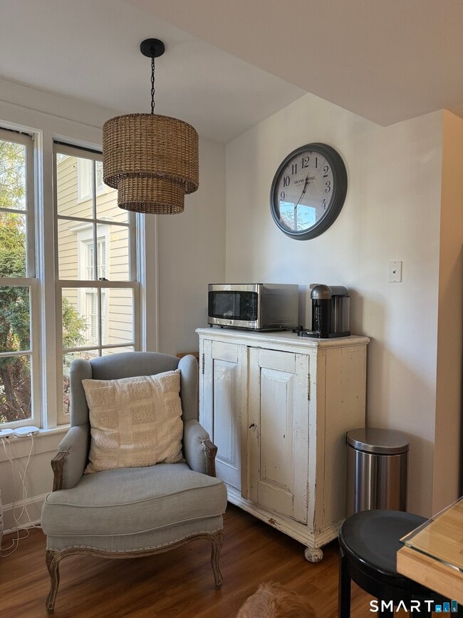 Photo - 174 Post Rd W