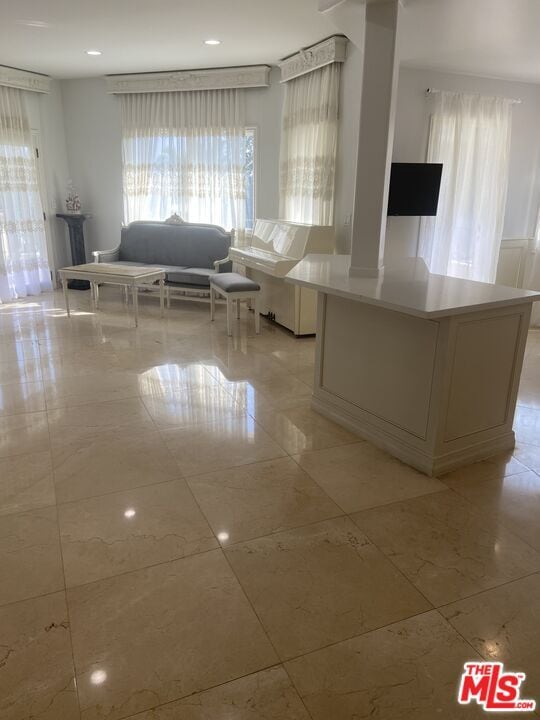 Photo - 435 Arnaz Dr Unidad 201