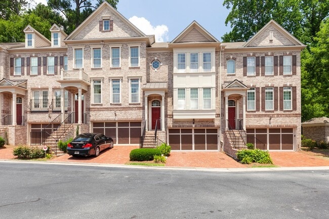 Building Photo - Very Spacious 3/3.5 Townhome in the Heart of Buckhead!
