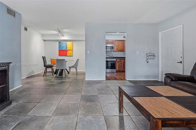 Photo - 3083 N Oakland Forest Dr Unit 206