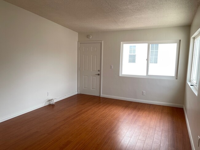 Photo - 2015 Plant Ave Apartments Unit D