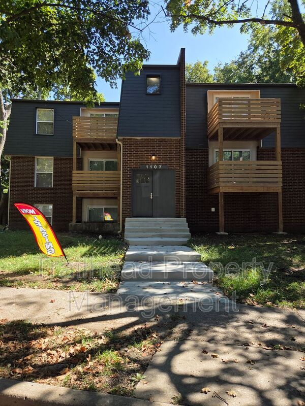 Building Photo - 1107 W 40th St