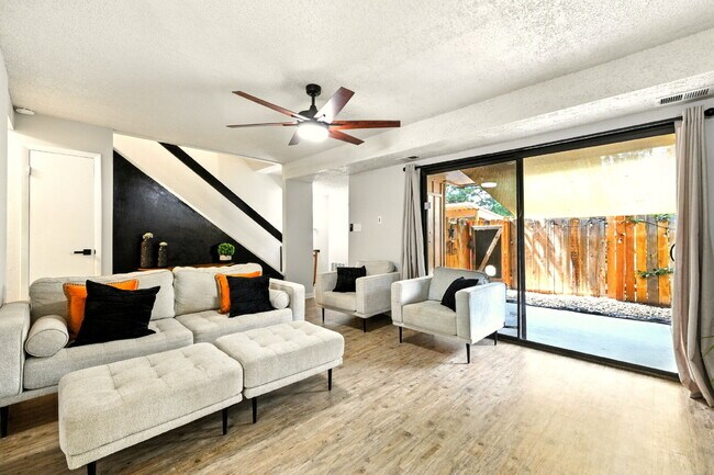 Photo - Welcome to Your New Home in the Heart of Denver! Unidad G12