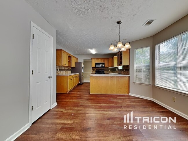 Photo - 2711 Woodside Dr