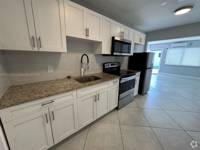 Building Photo - 841 NW 5th Ave Unit 3 Rental
