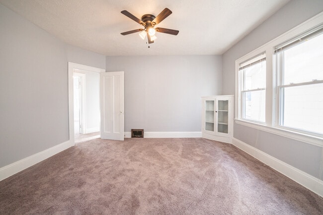 Photo - 2085 Marlowe Ave