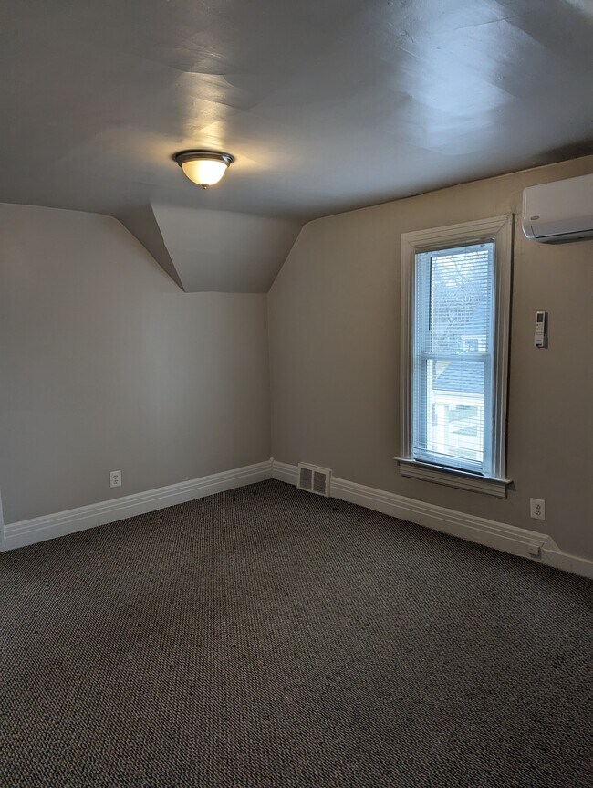living room - 1313 Mason St Unit Upper