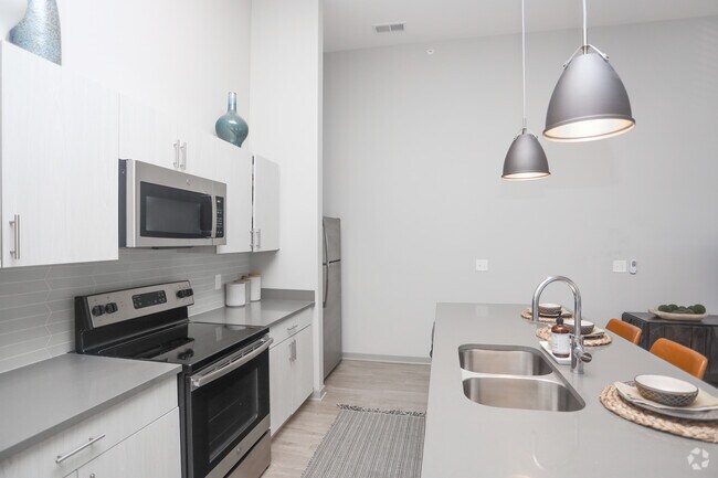 1BR, 1BA - 788 SF