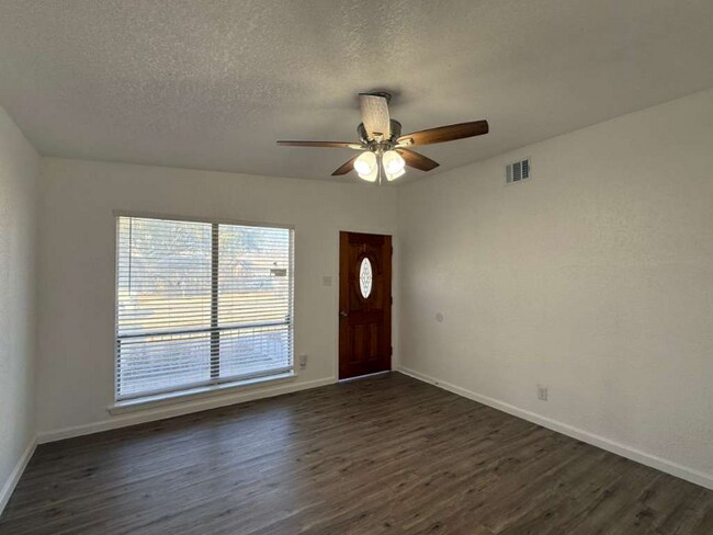 Photo - 2934 Hatton St