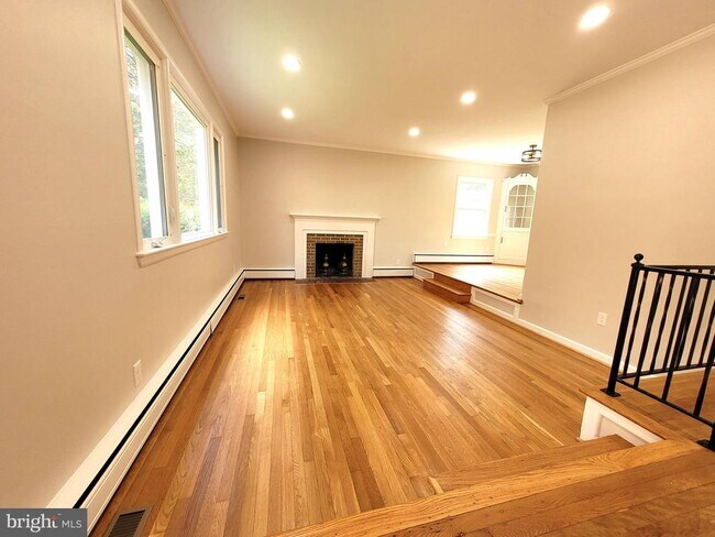 Photo - 10242 Stratford Ave