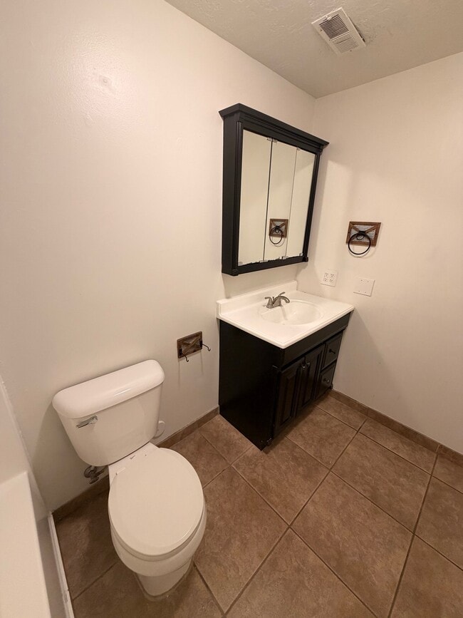 3004 S Perennial Ct