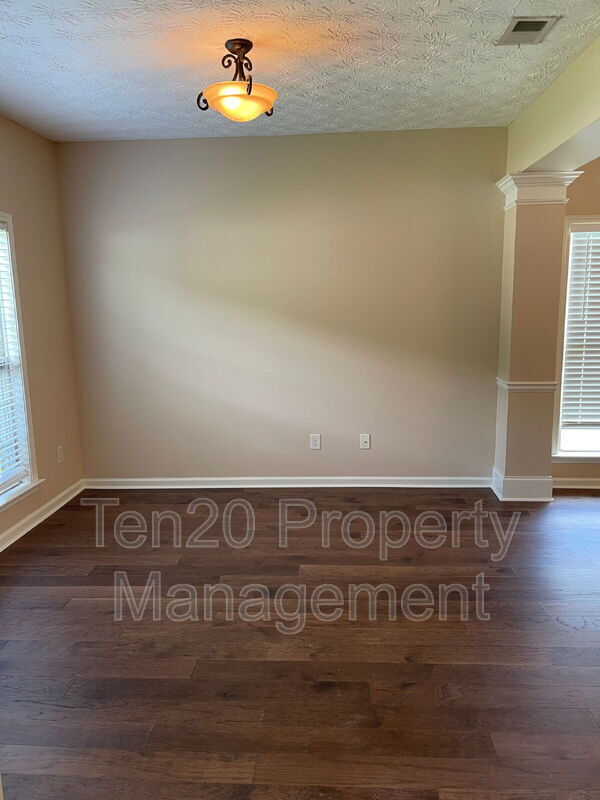 8039 Santee Ct
