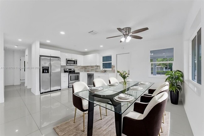 Photo - 832 NW 28th St