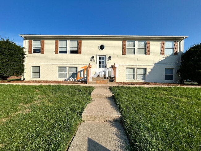 Building Photo - 5930 Fiesta Ave Unit Apt B