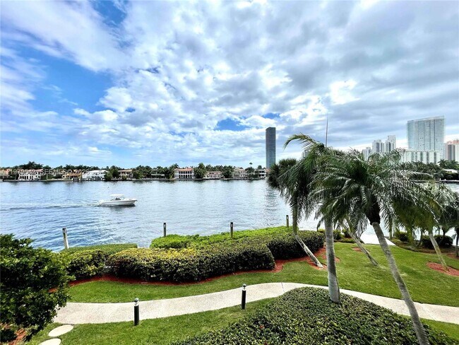 Photo - 19707 Turnberry Way Unit TH-5