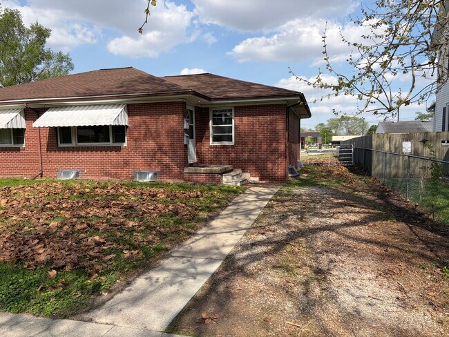 Photo - 335 S Garrard St