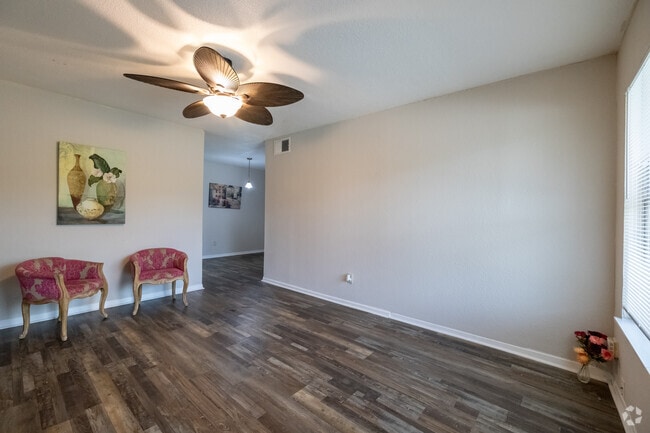 2BR, 1BA - 882SF - Living Room