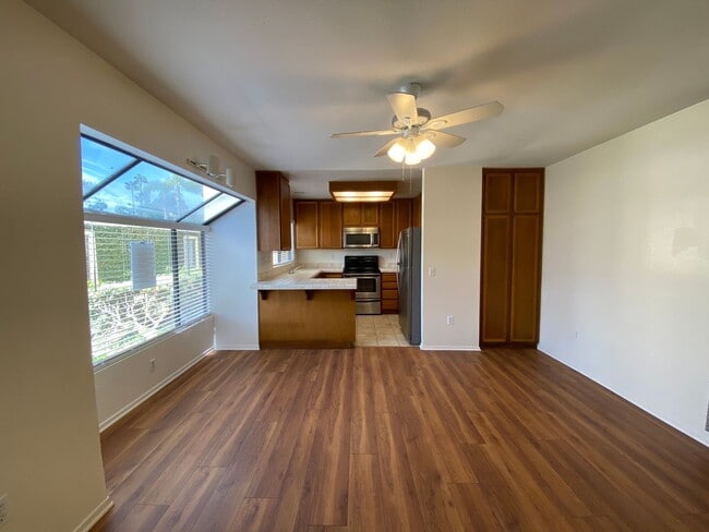 Building Photo - Spacious Dual-Master Condo!