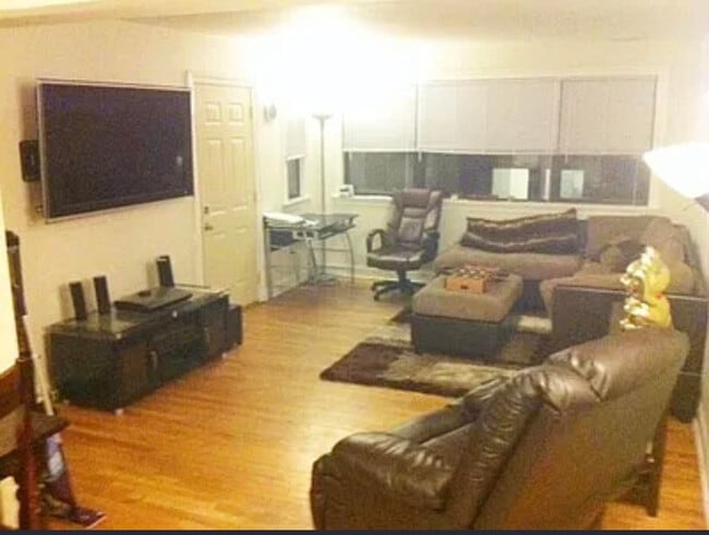 Photo - 1348 W Chase Ave Unit TWO BEDROOMS - 3