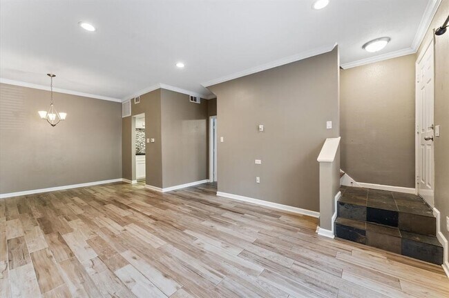 Photo - 811 Threadneedle St Unidad 277