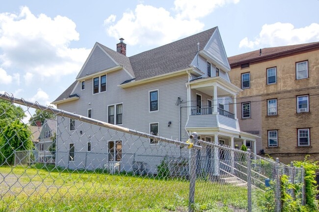 Photo - Updated 3 bedroom 1st floor apartment in Waterbury Unit 1st Floor