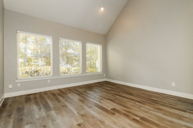 Photo - 4048 Golfview Ct