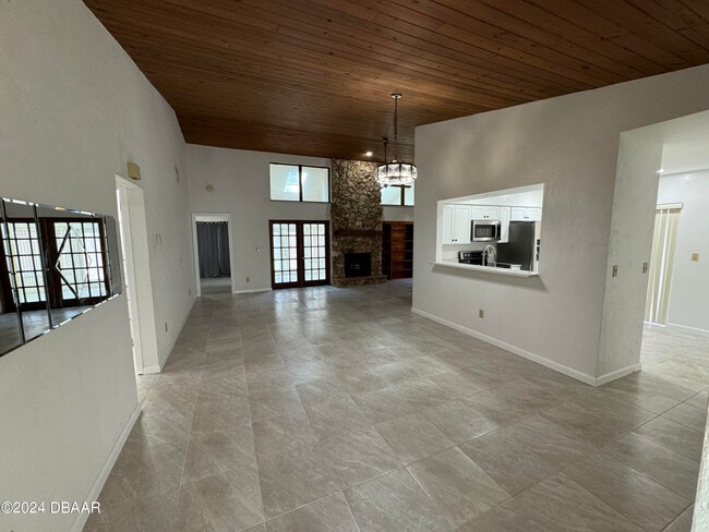 Photo - 100 Sea Island Cir