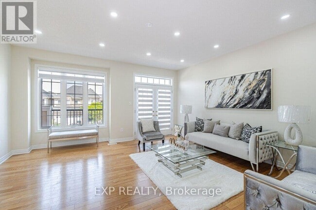 Photo - 5 Appleaire Cres