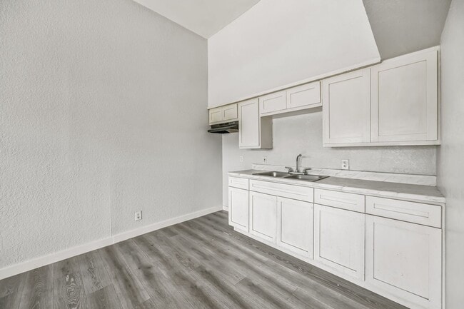 Photo - 1007 W St Charles St