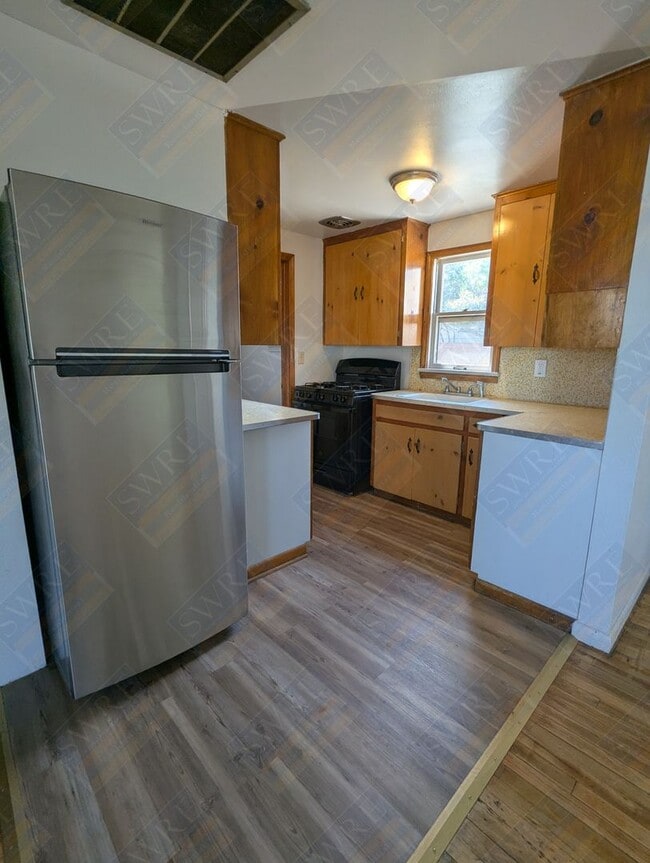 Photo - 902 1/2 Wyoming-