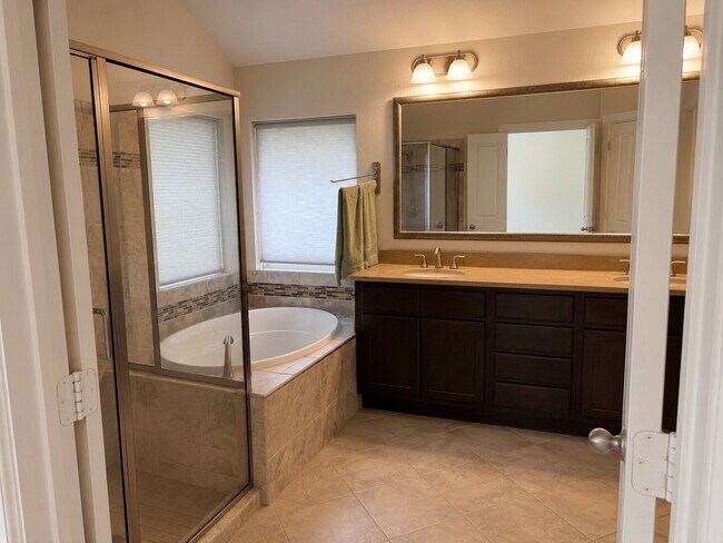 Photo - 515 Newington Ln