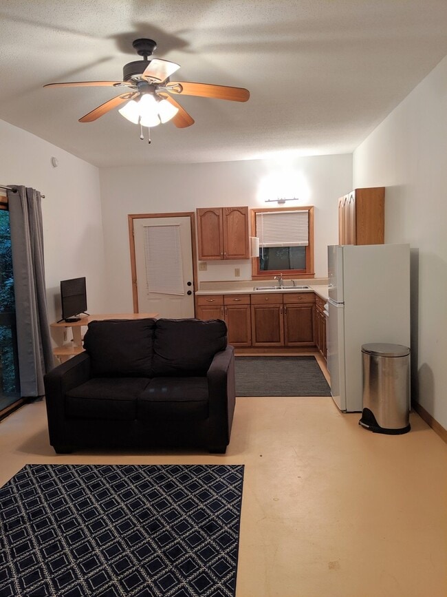 ***SCHOOL YEAR RENTAL ONLY AUG 15TH - MAY ... - ***SCHOOL YEAR RENTAL ONLY AUG 15TH - MAY ...