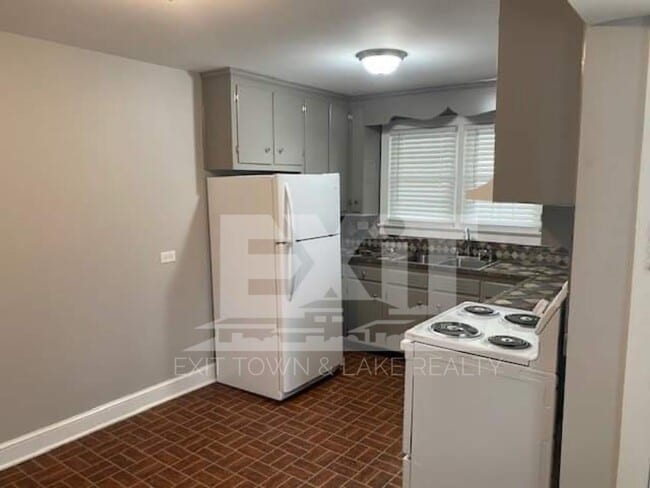 Photo - Close to Shopping, Hospital, Schools, Restaurants