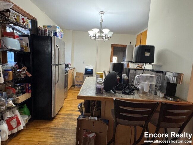 Photo - 331 Faneuil St