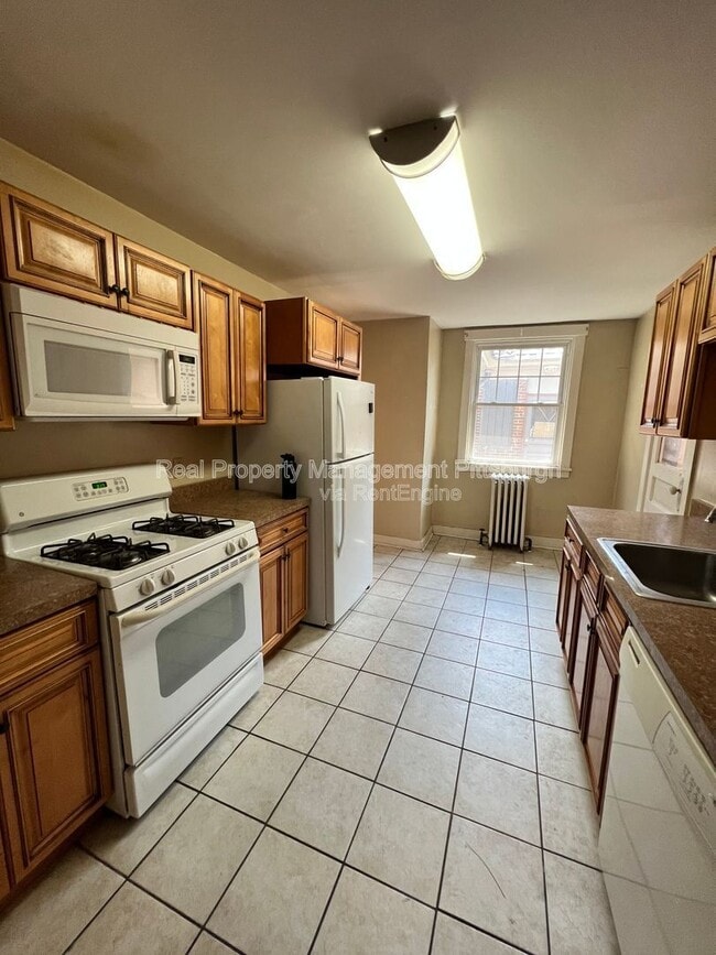 Building Photo - 5731 Phillips Ave Unit 2