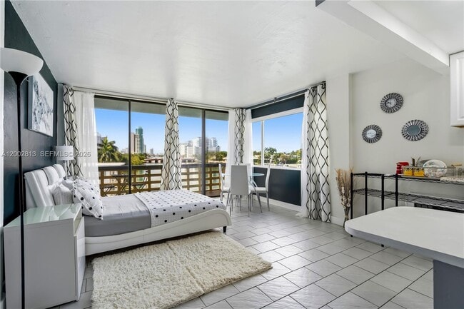 Building Photo - 6484 Indian Creek Dr Unit 317