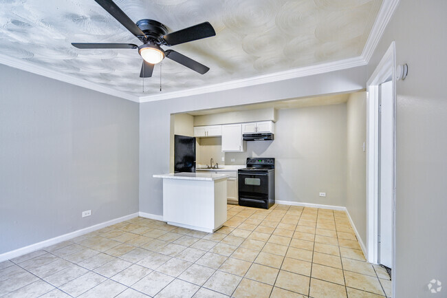 1BR, 1 BA - 497SF - Kitchen