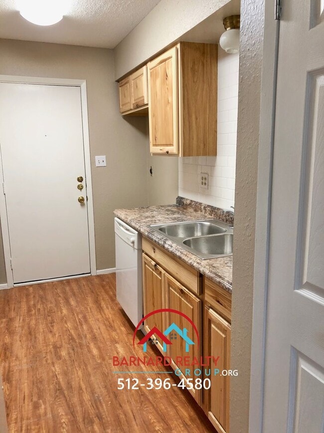 Photo - 108 Uhland Rd Unit 02