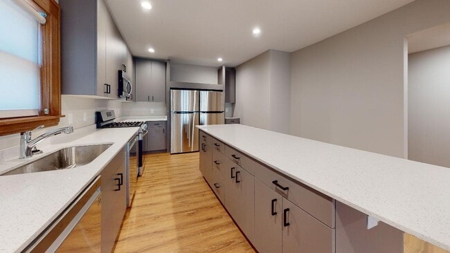 Modern 10 Bedroom House Close to U of M Ca... - Modern 10 Bedroom House Close to U of M Ca...