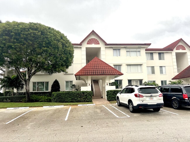 Photo - 104 Half Moon Cir Unit B2