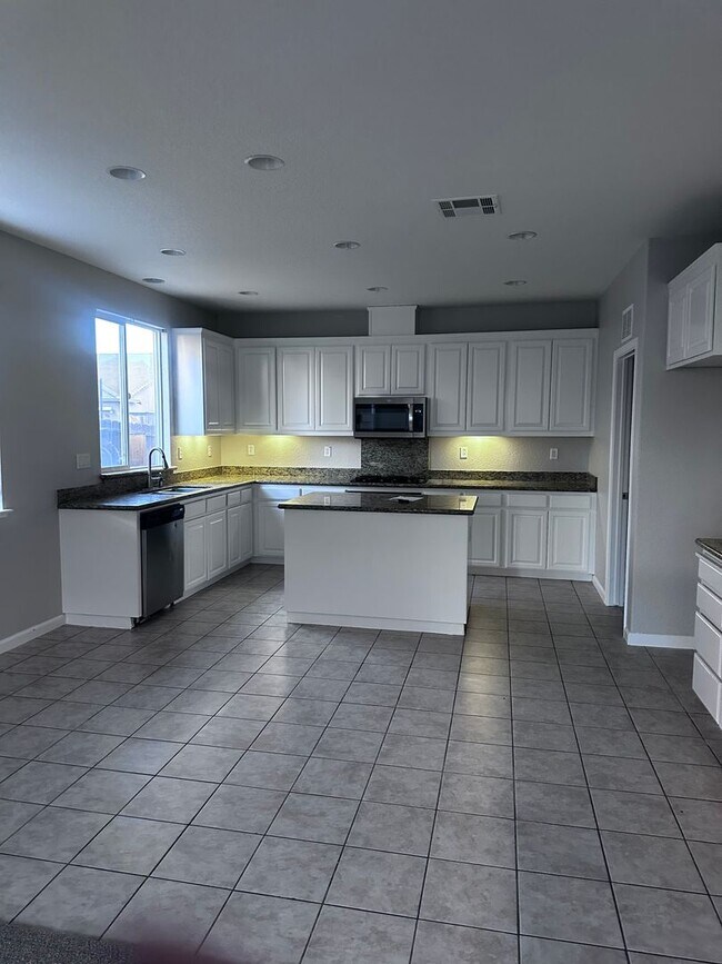 Photo - GORGEOUS HOME FOR RENT! NEW CARPET AND PAINT THROUGHOUT! 1 FULL BED AND BATH DOWNSTAIRS!